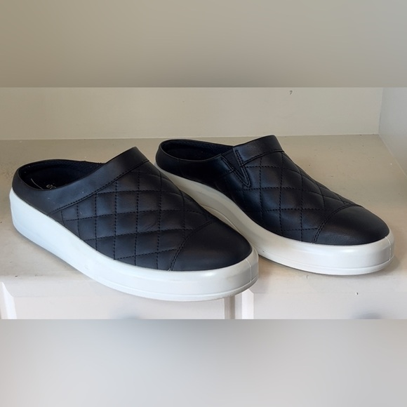 ECCO Women’s Soft 9 Quilted Leather Clog Sneakers Size EU 41 - Picture 2 of 12